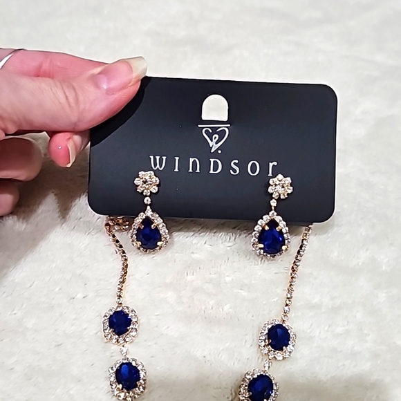 Major Glam Halo Necklace & Earrings Set | Sapphire Swarovski Crystals Gold - Picture 9 of 14